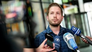 SPD-Vize Kevin Kühnert kritisiert „astronomische“ Gehälter im Profifußball. Foto: dpa/Britta Pedersen