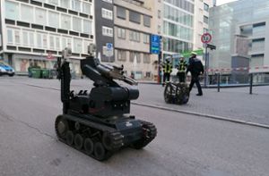 Tiefgarage in Stuttgart-Mitte: Verdächtiges Auto entdeckt – Entschärfer rückt mit Roboter an
