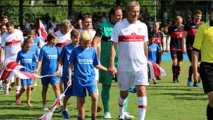Schnürt noch regelmäßig die Kickstiefel für die VfB-Traditionsmannschaft: Ehrenspielführer Guido Buchwald Foto: Eva Herschmann