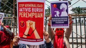Am 8. März findet der Weltfrauentag statt. Hier demonstrieren Frauen in Indonesien für bessere Arbeitsbedingungen. Foto: dpa/Algi Febri Sugita