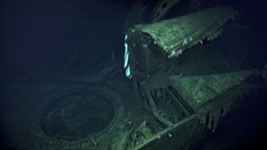 Luke auf der  Akagi: Unterwasserforscher haben das Wrack des  japanischen Flugzeugträgers  in 5490  Meter Tiefe gefunden. Der knapp 261 Meter lange Schiff  wurde am 5. Juni 1942 in der Schlacht von Midway von amerikanischen Kampfflugzeugen getroffen und später von japanischen Zerstörern versenkt. Foto: AP/Vulcan Inc.