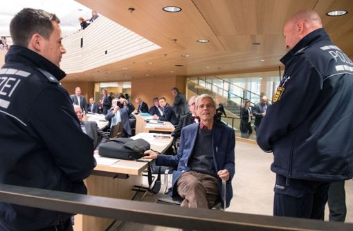 Der fraktionslose Abgeordnete Wolfgang Gedeon (AfD, Mitte) verließ Mitte Dezember erst auf Druck der Polizei den Plenarsaal. Foto: dpa