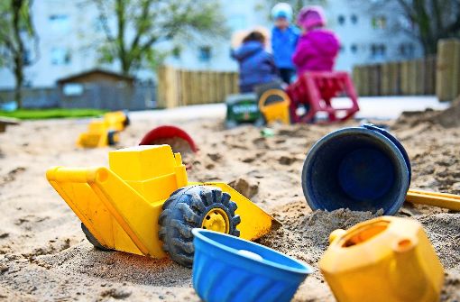 Für Kleinkinder ist ein Sandspielplatz an der frischen Luft besonders wichtig – diesen gibt es schon im Kinderhaus Wirbelwind. Foto: dpa