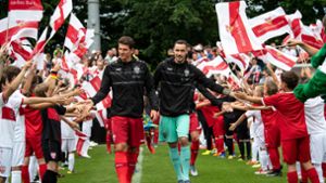 Kleine Fans sind die treuesten Fans – und gehen mit dem VfB Stuttgart auch in die zweite Liga. Foto: picture alliance/dpa
