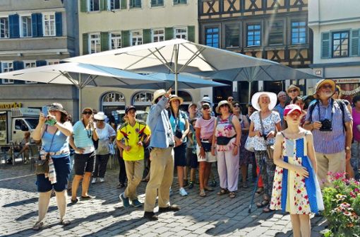 Gäste aus Selby besuchten im vergangenen Sommer die Partnerkommune Filderstadt. Dabei stand auch ein Besuch in Tübingen auf dem Programm. Dieses Foto zeigt die Gruppe auf dem Tübinger Marktplatz. Foto: privat