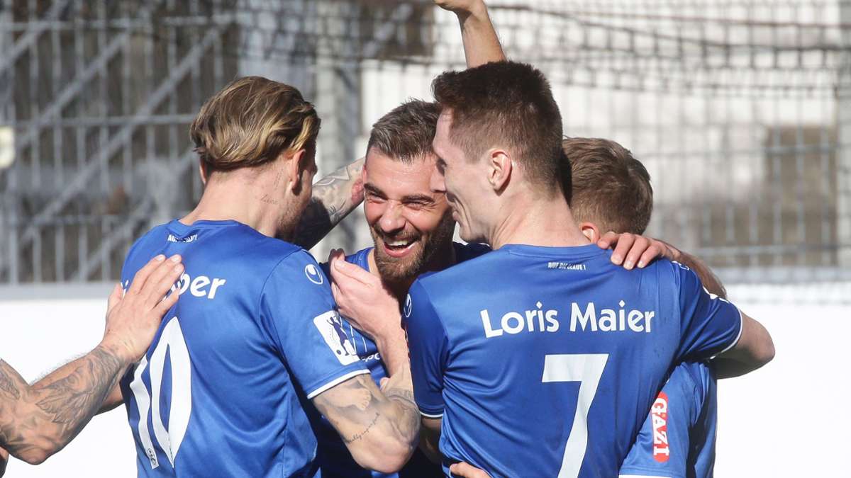 Stuttgarter Kickers besiegen  TSV Steinbach Haiger: Die Blauen starten mit beeindruckender Souveränität
