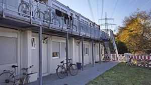 In diesen Containern auf der Nanzwiese wohnen bis zu 40 Menschen. Foto: Horst Rudel