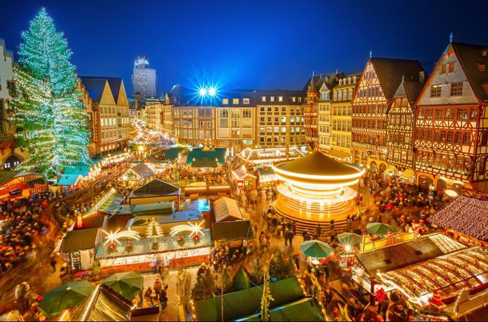Der Weihnachtsmarkt im historischen Stadtzentrum von Frankfurt.