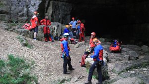 Ein 60 Jahre alter Mann ist am Sonntagnachmittag in der Falkensteiner Höhle im Kreis Reutlingen gestürzt und musste von Rettungskräften aus der Höhle geborgen werden. Foto: www.7aktuell.de | Lukas Felder