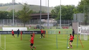 Abstand halten lautet das oberste Gebot beim VfB-Mannschaftstraining Foto: Baumann