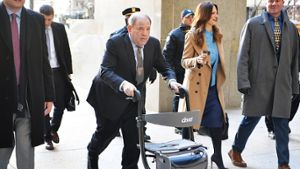 Vor Anhörung im Krankenhaus: Weinstein benötigt 