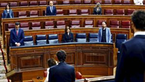 Demokratie hält Abstand: Das spanische Parlament tagt unter erschwerten Bedingungen. Foto: dpa/Pool