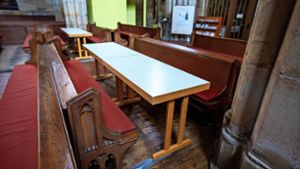 An diesem Tisch wird niemand sitzen. Die Esslinger Vesperkirche, die am 8. März  hätte beginnen sollen,  ist abgesagt. Foto: Horst Rudel