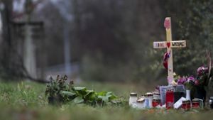 Am Fundort der Leiche von Nadine Ertugrul in Ludwigsburg-Eglosheim wurde inzwischen ein Kreuz aufgestellt. Foto: factum/Granville