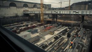 Die Arbeiten an der Baustelle für den neuen Tiefbahnhof werden deutlich länger dauern als von der Bahn angegeben. Foto: Lichtgut/Max Kovalenko