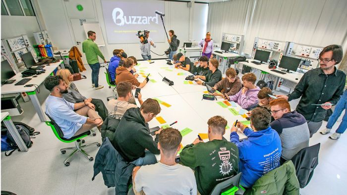 Buzzard-App an Esslinger Schule: Fake News auf der Spur