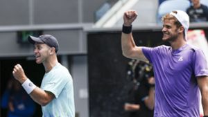 Dominik Koepfer (l.) und Yannick Hanfmann haben bei den Australian Open in Melbourne das Halbfinale erreicht. Foto: dpa/Frank Molter