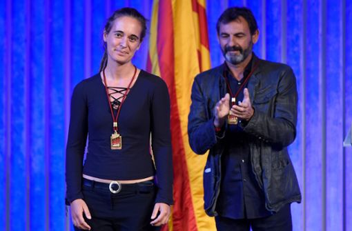 Carola Rackete und Oscar Camps bei der Verleihung in Barcelona. Foto: AFP/JOSEP LAGO