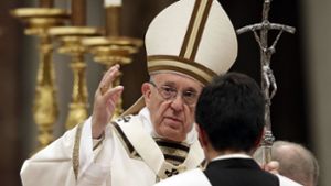 Papst Franziskus bei der Christmette in Rom am Heiligen Abend. Foto: AP