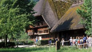 Wie sieht es unterm Walmdach eines typischen Schwarzwaldhofs aus? Im Freilichtmuseum Vogtsbauernhof erfährt man es. Foto: imago/SMID/SMID