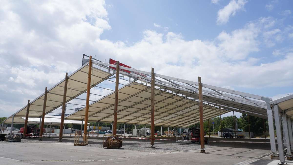 Wasen-Aufbau in Bad Cannstatt: Die ersten Zelte stehen schon fast