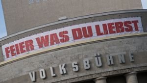 Die Berliner Volksbühne nimmt Abschied von René Pollesch. Foto: Sebastian Christoph Gollnow/dpa