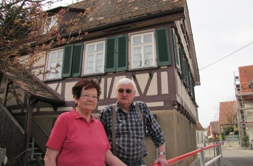 Brunhilde und Franz Hald sind so etwas wie die Hausmeister im Alten Rathaus. Das historische Gebäude ist ihnen über die Jahre ans Herz gewachsen. Foto: Judith A. Sägesser