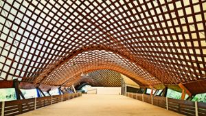 Die Holzgitterkonstruktion gilt als weltweit größte ihrer Art. Foto: dpa