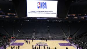 „Das heutige Spiel wurde verschoben“ – nachdem die Liga die Basketball-Saison unterbrach, wurden die Zuschauer in Sacramento nach Hause geschickt. Foto: AP/Rich Pedroncelli
