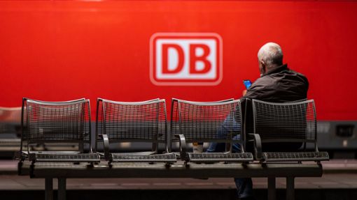 Die Bahn verhandelt mit der Gewerkschaft Deutscher Lokomotivführer (GDL). Foto: dpa/Peter Kneffel