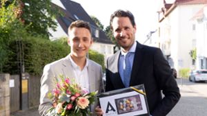 Colyn Heinze (links) bei seiner offiziellen Amtseinführung im Juli mit dem Stuttgarter Verwaltungsbürgermeister Fabian Mayer. Foto: Lichtgut/Piechowski