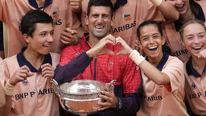 Im Glück: Novak Djokovic Foto: dpa/Christophe Ena
