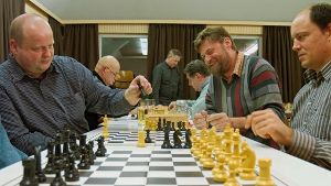 Immer freitags wird im Clara-Zetkin-Haus Schach gespielt und gefachsimpelt. Jeder ist willkommen. Foto: Rüdiger Ott