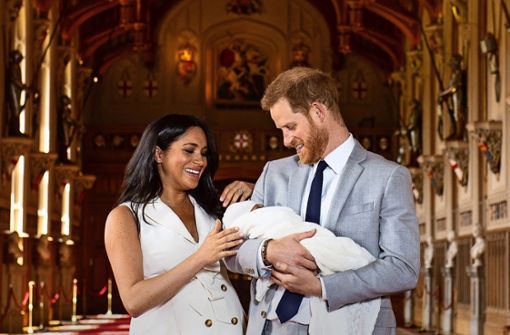 Meghan und Harry im Mai 2019 mit ihrem neugeborenen Sohn Archie. Foto: AFP/Dominic Lipinski