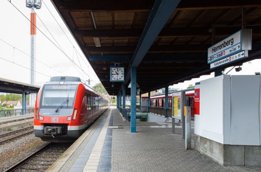 Am Herrenberger Bahnhof werden die Aufzüge erneuert. Foto: Stefanie Schlecht