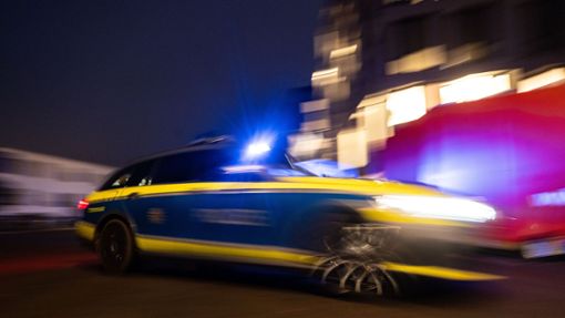 Die Polizei hat in Stuttgart ein flüchtiges Fahrzeug verfolgt – zunächst ohne Erfolg (Symbolbild). Foto: dpa/Marijan Murat
