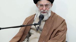 Der Oberste Religionsführer des Iran, Ajatollah Ali Chamenei, bezeichnet die Proteste in seinem Land als eine Verschwörung der Feinde des Iran. Foto: dpa