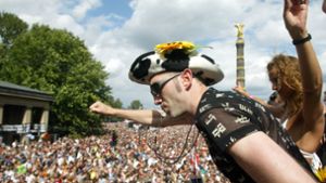 Die Loveparade in Berlin war ein wegweisenden Phänomen der Neunzigerjahre. Feierfreudige Technojünger strömten zu Tausenden in die Hauptstadt und feierten eine große, friedliche Party. Foto: AP