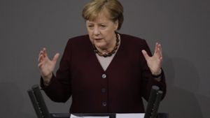 Angela Merkel verteidigte die neuen Corona-Maßnahmen im Bundestag. Foto: AP/Markus Schreiber