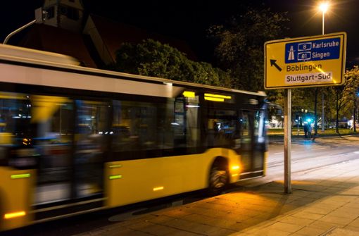 Von Montag an sind wieder mehr Busse und Bahnen in der Stadt unterwegs. Foto: Lichtgut/Max Kovalenko