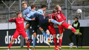 Die Stuttgarter Kickers haben am Montagabend ihre 3:0-Führung verspielt. Foto: Pressefoto Baumann