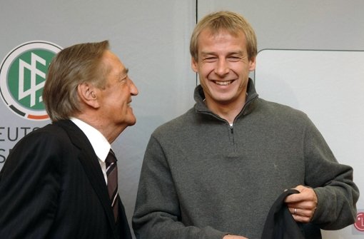 Der ehemalige Bundestrainer Jürgen Klinsmann (rechts) hat schockiert auf den Tod von Gerhard Mayer-Vorfelder reagiert. Foto: dpa