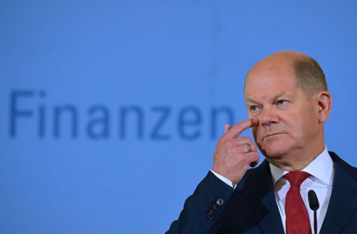 Und noch mehr Milliarden: Bundesfinanzminister Olaf Scholz (SPD) hat am Freitag der Öffentlichkeit über die teuren Beschlüssen des Bundeskabinetts berichtet. Foto: AFP/Tobias Schwarz