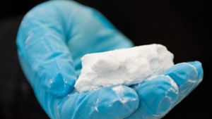Gefunden wurden  etwa 16 Kilogramm Amphetamin, 9 Kilogramm Ecstasy und 5,5 Kilogramm Kokain. (Symbolbild) Foto: dpa/Christian Charisius