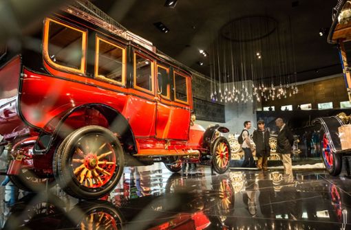 Von früher bis heute: Das Mercedes-Benz-Museum in Stuttgart zeigt in seiner Ausstellung die Geschichte des Automobils. Foto: Lichtgut/Julian Rettig