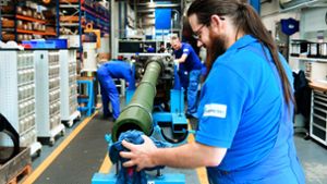 Firmen wie  die Rheinmetall AG,   die in Unterluess etwa Geschützrohre produziert, profitieren vom Boom im Verteidigungssektor. Foto: imago//Sepp Spiegl
