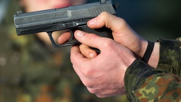 Ex-Soldat bestreitet Spielerei mit Waffe