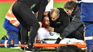Neven Subotic hat sich bei einenm Zusammenprall am Kopf verletzt. Foto: AFP