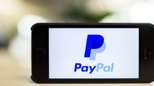 Bei Zahlungen im Internet ist Paypal eine feste Größe. Ein Deal mit Visa soll dem Unternehmen jetzt auch an den Ladenkassen helfen. Foto: dpa
