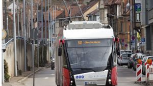 Jeder neue Hybridbus mit Oberleitungsanschluss kostet rund eine Million Euro. Foto: Horst Rudel